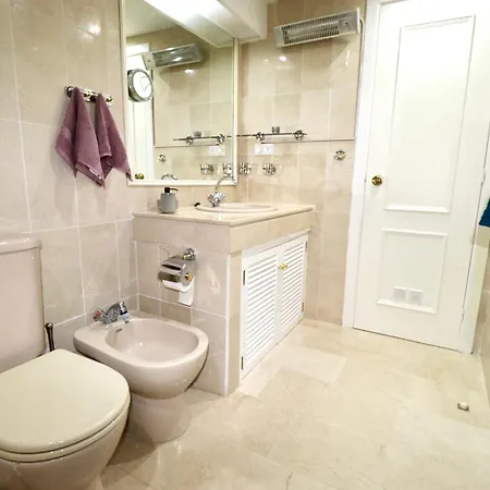 Golf Resort, Pool, Bbq, Massive Sunny Terrace With Mountain Views דירה