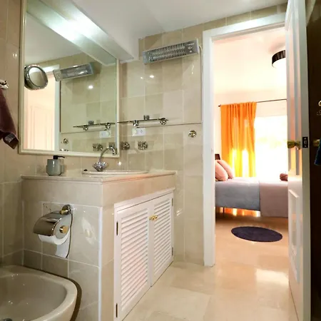 Golf Resort, Pool, Bbq, Massive Sunny Terrace With Mountain Views דירה אסטפונה